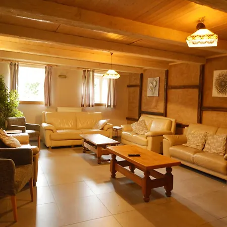 Дом отдыха Lovely House With Much Luxury And Comfort Вэм